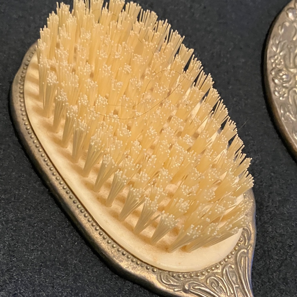Vintage Elegant Silver Plated Vanity Set with Mirror, Brush, and Comb - Picture 4 of 6